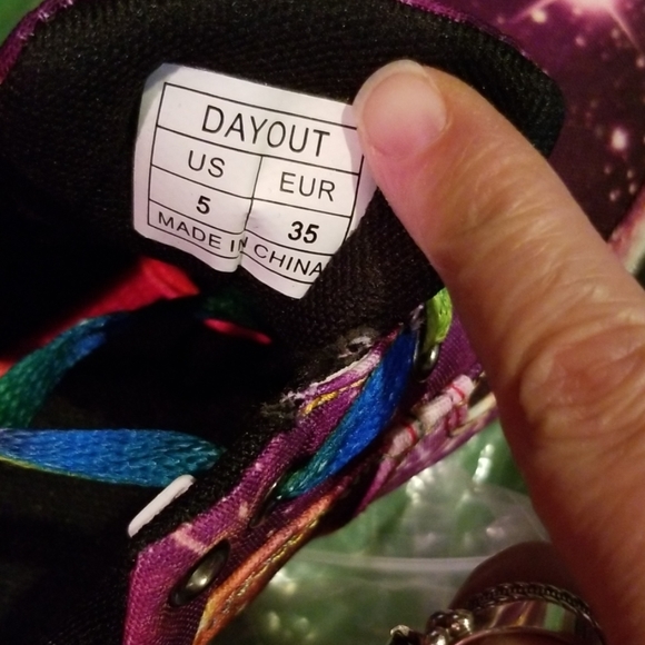 USB Chargable Light up kids purple galaxy shoes - Picture 8 of 8